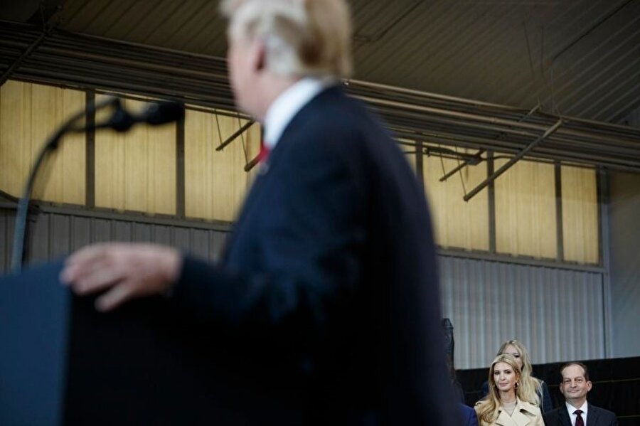 Trump'ın Ohio'daki mitingini, Ivanka Trump ve Tiffany Trump da takip etti.(TOM BRENNER/NYT)