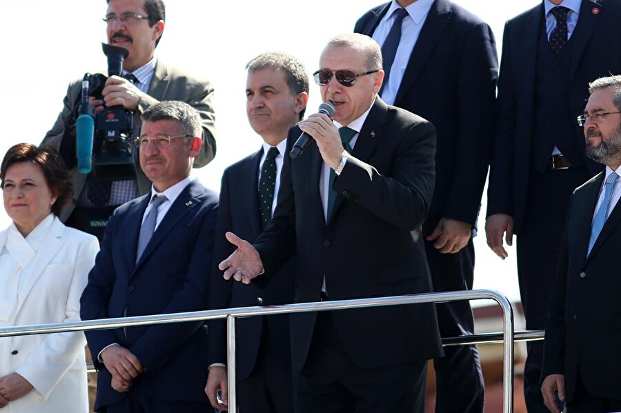 "erdoğan,"Dün İsrail'in Başbakanı muhatabım değil de, bir laf etmiş. Onların ordusu hiçbir zaman zulüm yapmamış. Bizim Afrin'de mazlumlara kalkıp da oralarda askerimizin zulmettiğini söylüyor. "dedi