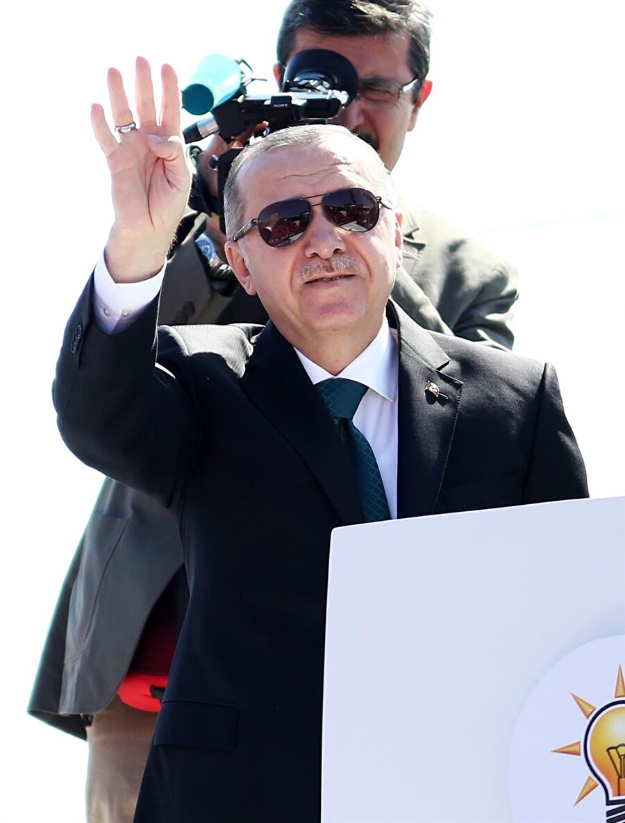 Cumhurbaşkanı ve AK Parti Genel Başkanı Recep Tayyip Erdoğan, Adana'da il kongresi öncesinde vatandaşlara seslendi.