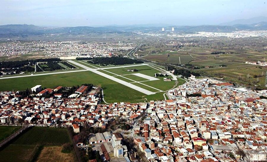 Yenişehir Havalimanı ve Sabiha Gökçen Havalimanı Bursa'ya 45 dakika uzaklıkta olduğu için Yunuseli Havalimanı kapatılmak isteniyor.