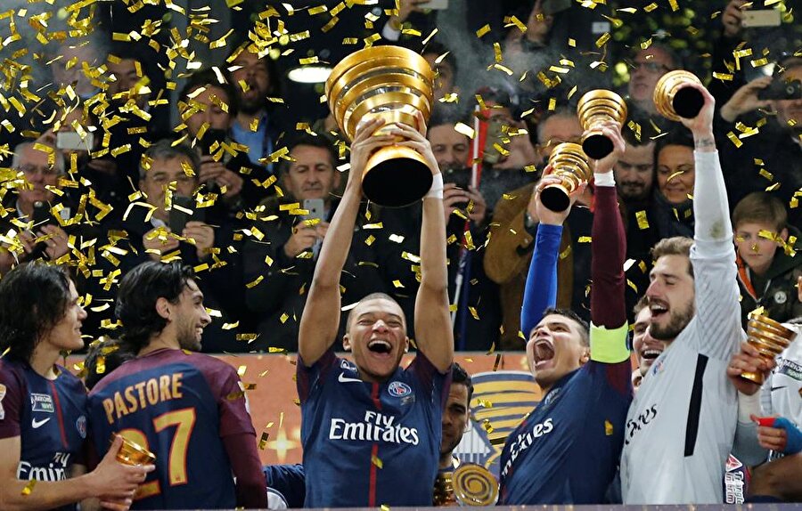 PSG'li futbolcular şampiyonluk coşkusu yaşadı. 