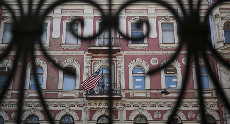 Rusya'nın St. Petersburg şehrinde bulunan ABD'nin Başkonsolosluğu boşaltılıyor.