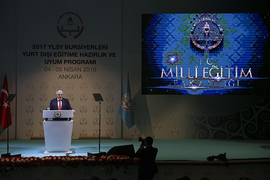 Başbakan Binali Yıldırım, Yurt Dışı Eğitim Programı'nda konuştu.