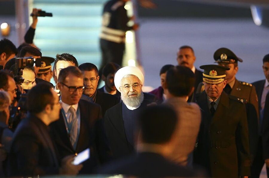 Ruhani'yi, havalimanında Milli Savunma Bakanı Nurettin Canikli ve İran'ın Ankara Büyükelçisi Muhammed İbrahim Taherian Fard'ın yanı sıra çok sayıda yetkili karşıladı.