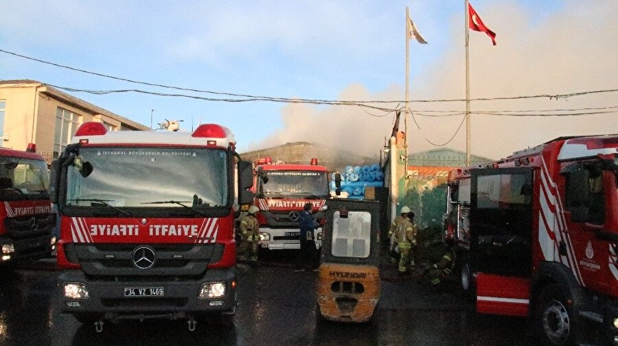 Yangın, itfaiye ekiplerinin 2,5 saatlik müdahalesi sonucu söndürüldü.