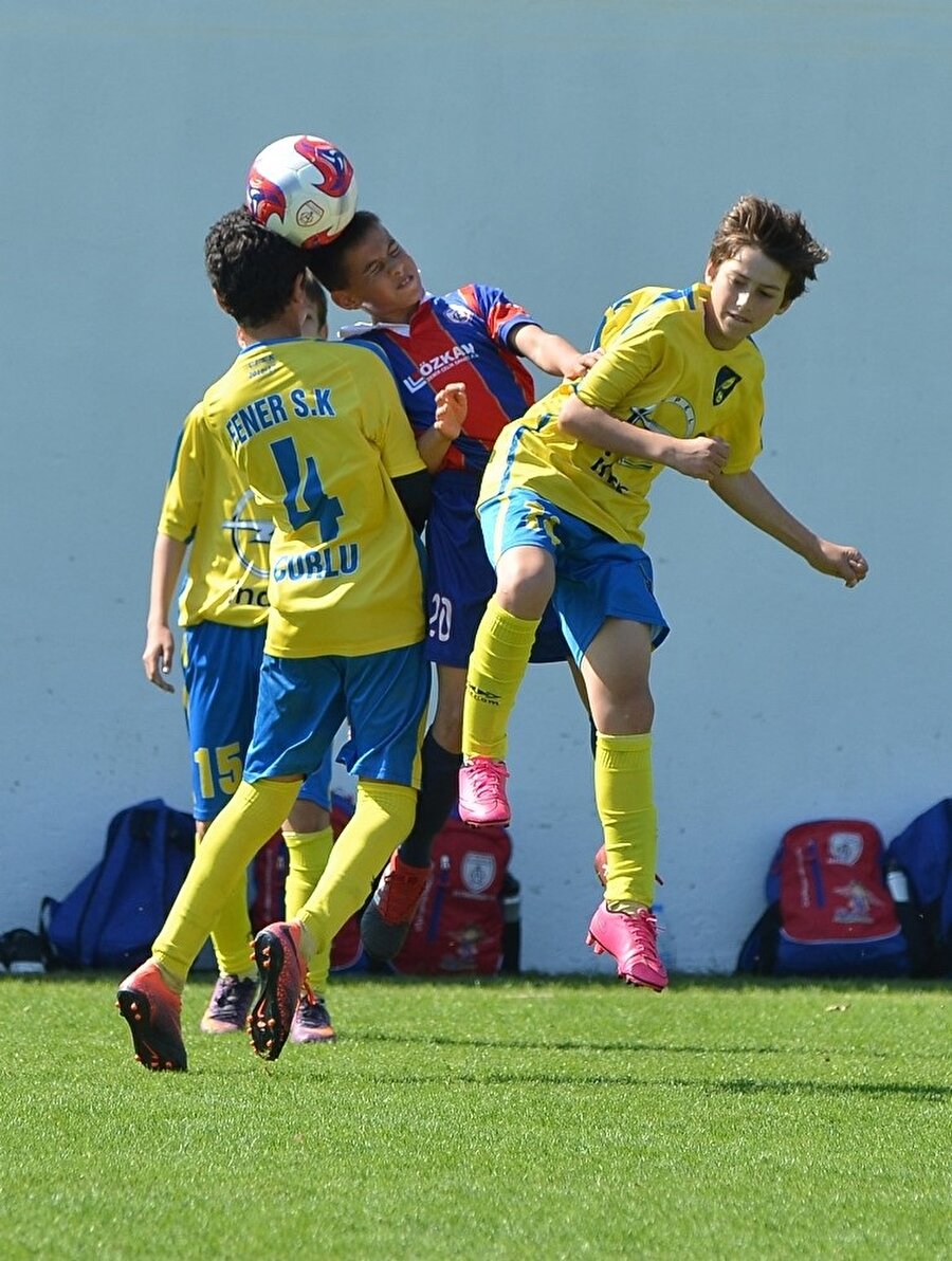 U12 İzmir CUP'ın başlama vuruşunu Alex de Souza yapacak.