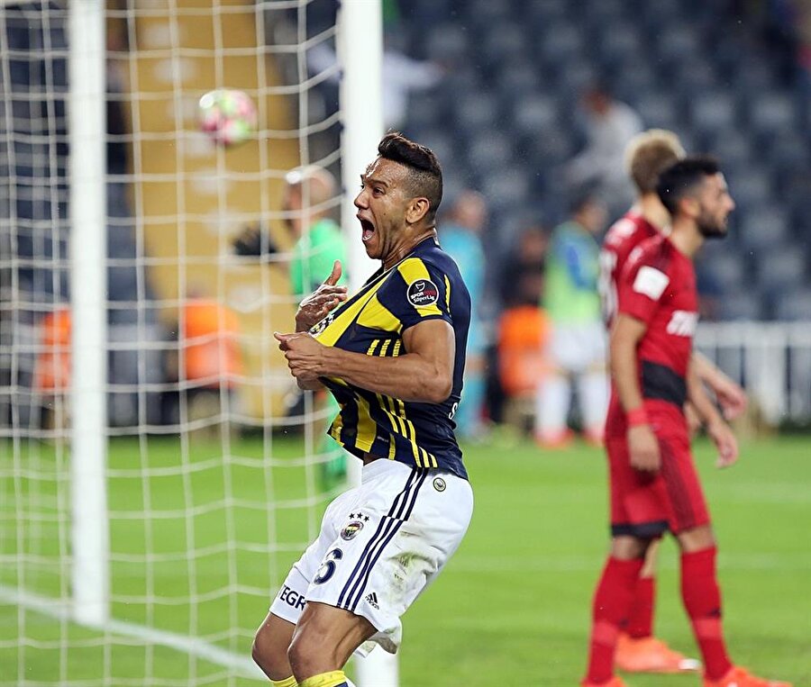 Fenerbahçe yönetimi gelen teklifleri değerlendirmeye başladı. 