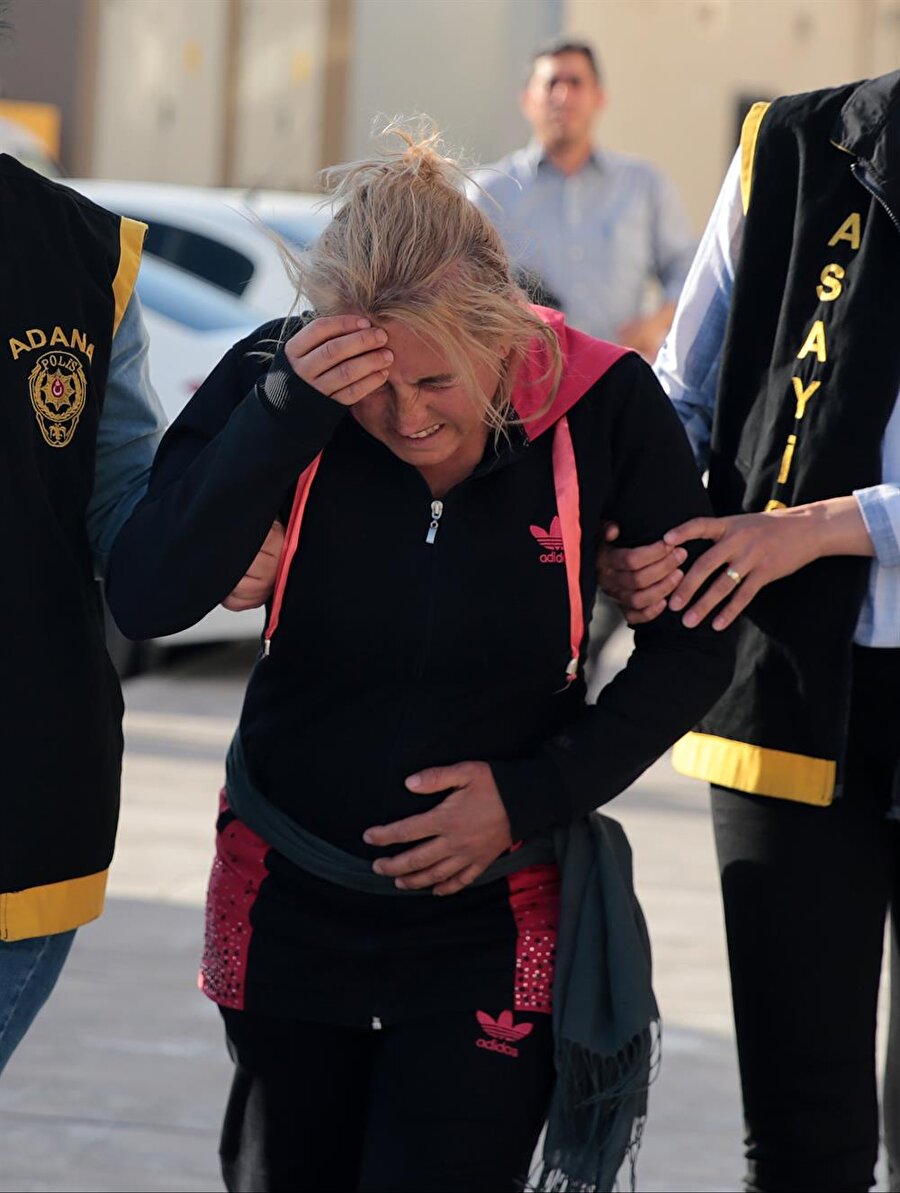 İncelemede 3 aylık hamile kadının, nüfus cüzdanına yengesinin fotoğrafını yapıştırdığı tespit edildi. (AA)