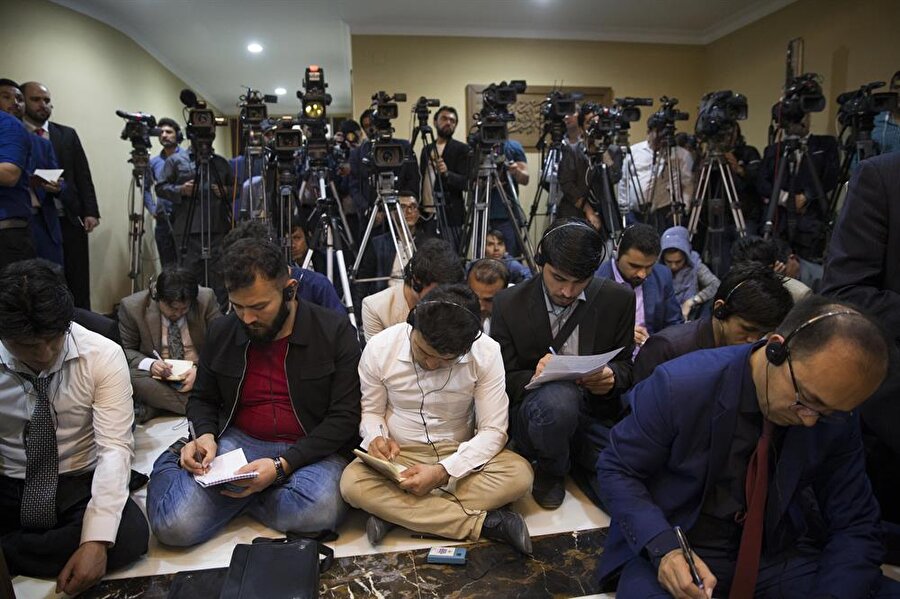 Basın toplantısını çok sayıda yerli ve yabancı gazeteci takip etti.