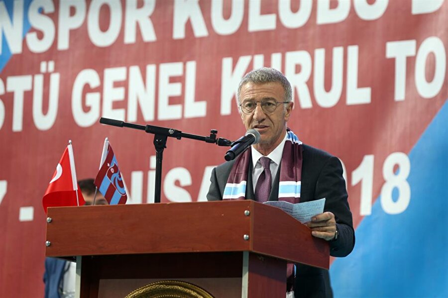 Ağaoğlu, başarı için Trabzonsporlu taraftarlardan anlayış istedi.nFotoğraf: AA