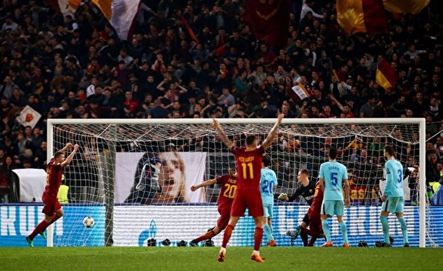 Manolas'ın 82. dakikada Cengiz'in asisti ile bulduğu gol