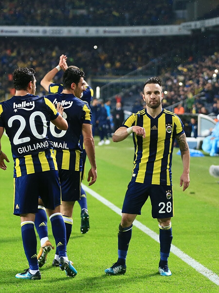 Bu sezon Fenerbahçe formasıyla 33 maça çıkan Valbuena 6 gol atıp 16 asist yaptı.