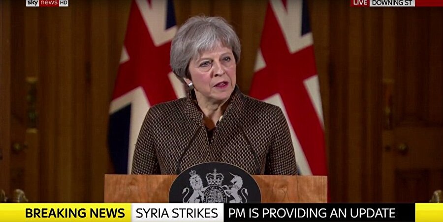 Theresa May, bugün canlı yayında Suriye'ye yönelik gerçekleştirilen operasyonla ilgili basın mensuplarının karşısına geçti.