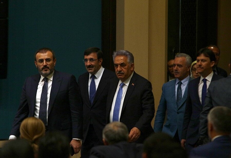 Adalet Bakanı Abdulhamit Gül ve AK Parti Merkez Yönetim Kurulu üyeleri