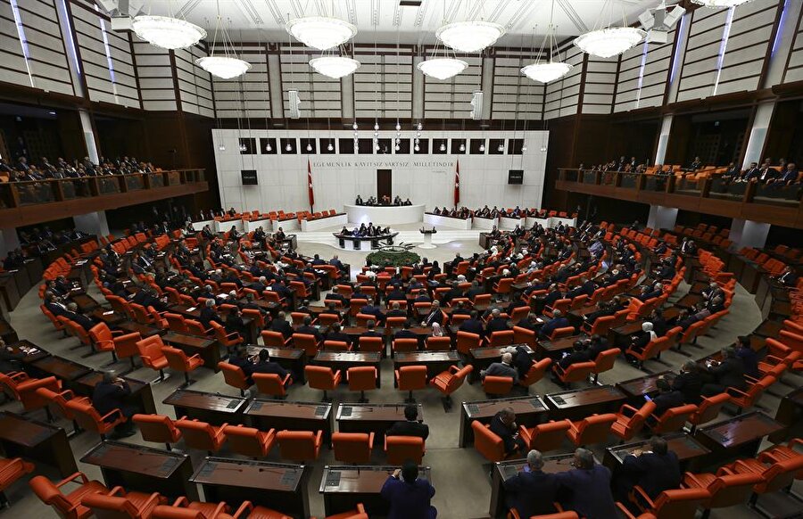 TBMM Genel Kurulu, Meclisin açılışının 98. yıl dönümü ile 23 Nisan Ulusal Egemenlik ve Çocuk Bayramı dolayısıyla TBMM Başkanı İsmail Kahraman'ın başkanlığında özel gündemle toplandI.