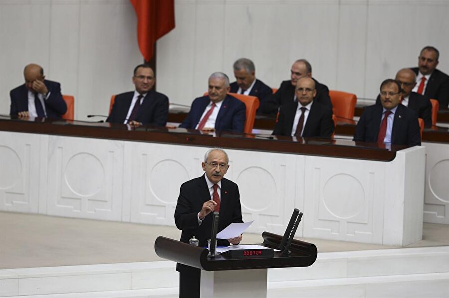 Meclis'te 23 Nisan özel oturumunda CHP lideri Kılıçdaroğlu'nun, "Sizin çocuklarınıza bırakacağınız tek adam rejimi kurma mirası vardır ki üzülerek söylüyorum bu kötü bir mirastır. 20 Temmuz darbesini şiddetle reddediyorum" şeklindeki skandal sözleri tansiyonu yükseltti.
