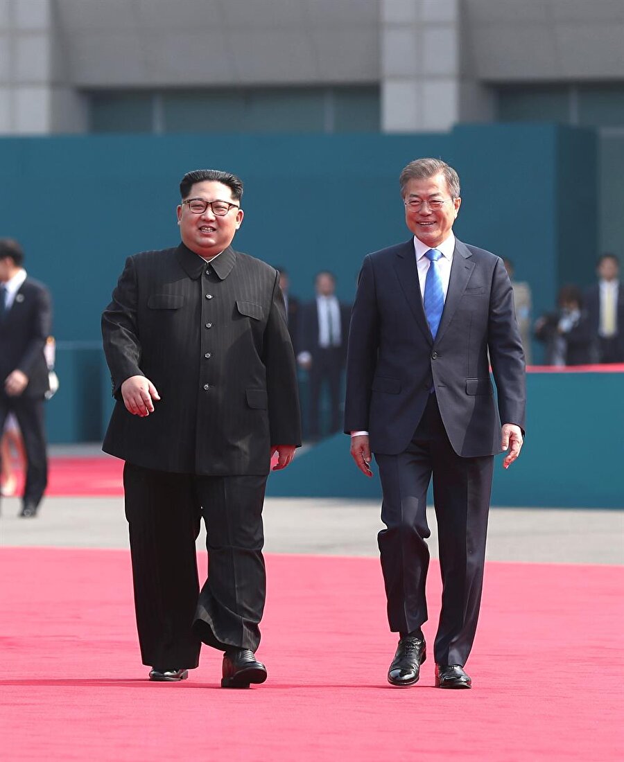 Olimpiyatlarda yakalanan barış havasını çerçevesinde Güney Kore Devlet Başkanı Moon da Ulusal Güvenlik Danışmanı Chung Eui-yong'u mart ayı başında Kuzey Kore'yi ziyarete göndermişti. 