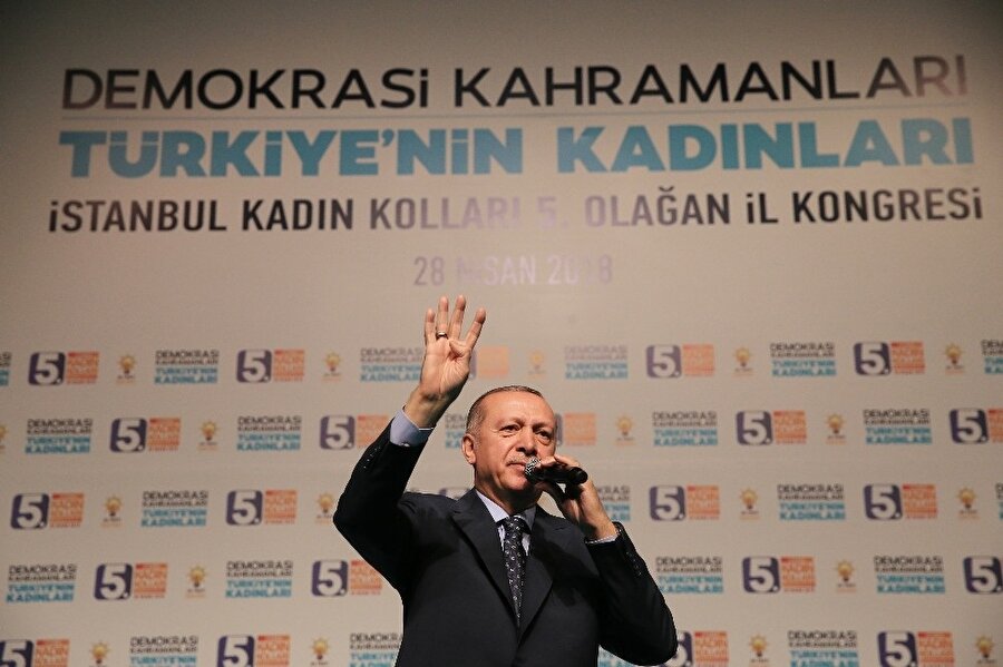 Erdoğan, 'Sadece Cumhurbaşkanlığını değil, parlamentoyu da bizim almamız lazım. Cumhur İttifakı olarak parlamentoyu almamız lazım. Özellikle ana muhalefet partisi ve terör destekli partiye gereken dersi verelim.