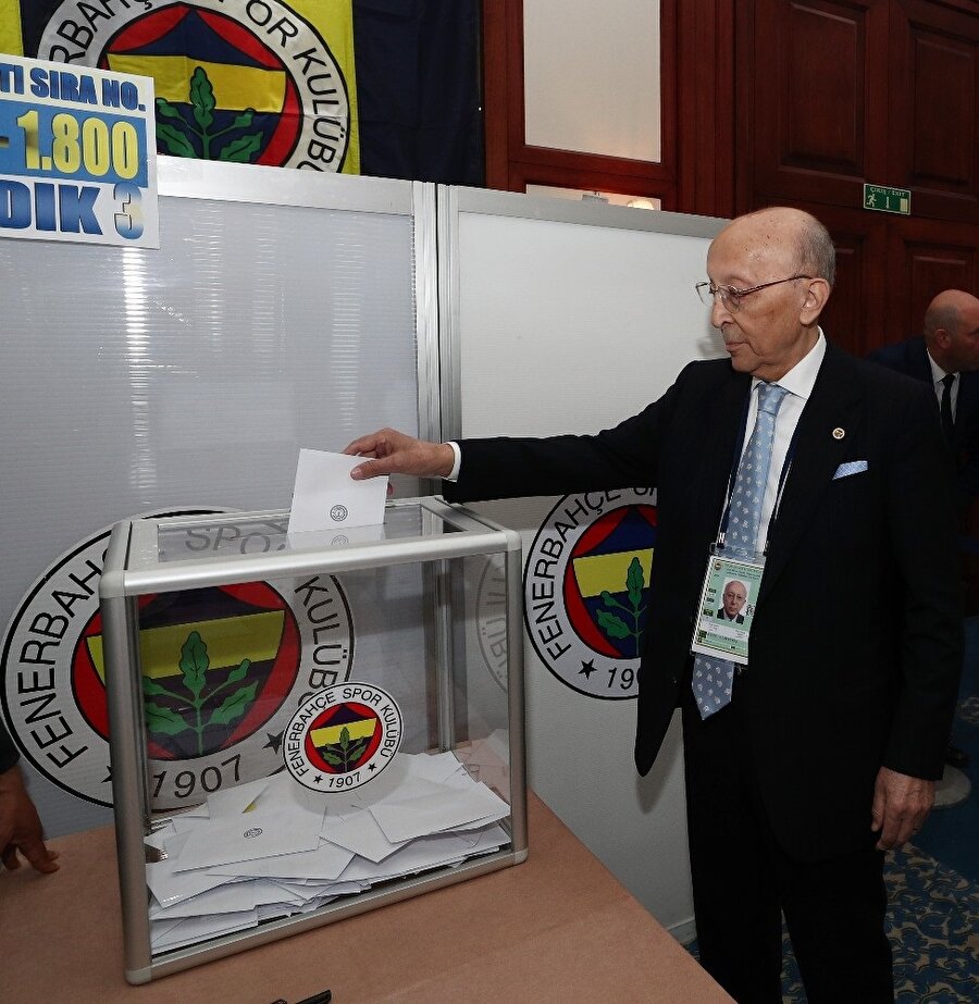 Vefa Küçük açık ara oyla başkan seçildi. nFotoğraf: İHA