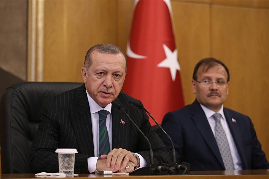 Cumhurbaşkanı Erdoğan havalimanında basın mensuplarının sorularını yanıtladı.