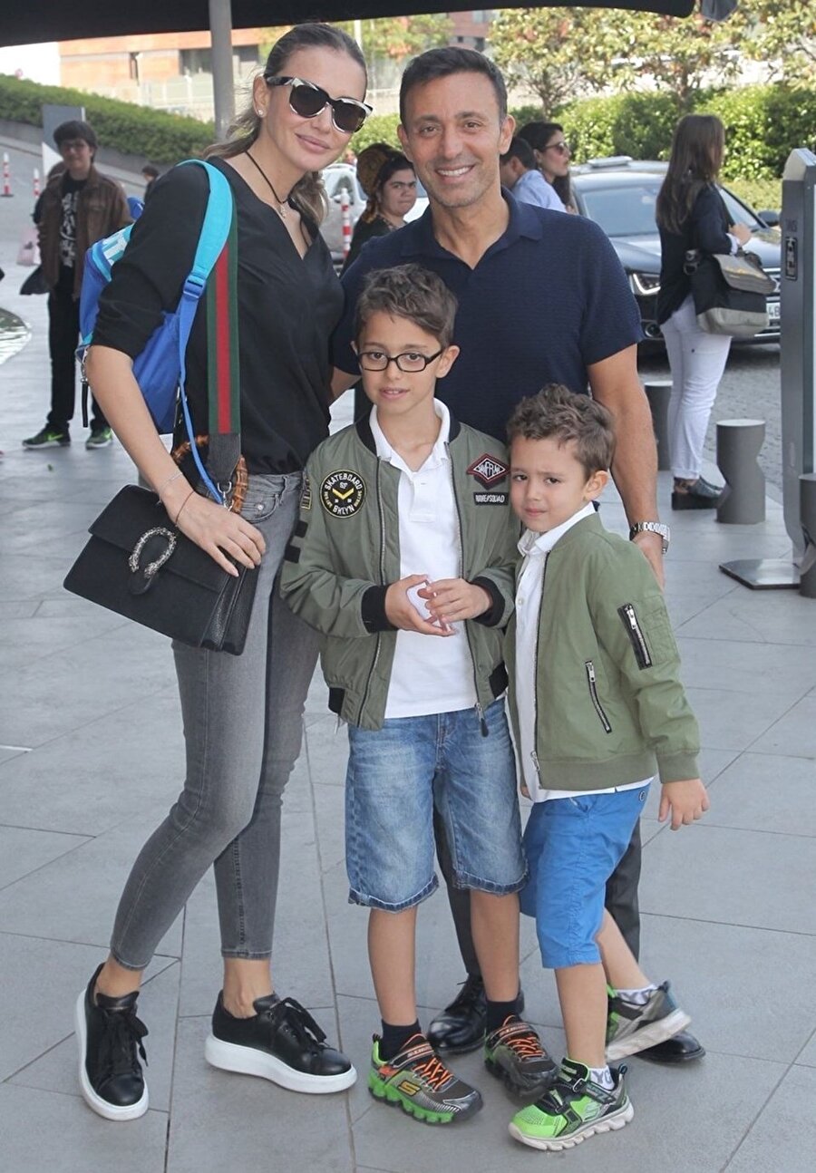 Mustafa Sandal, Emina Sandal ve çocukları.