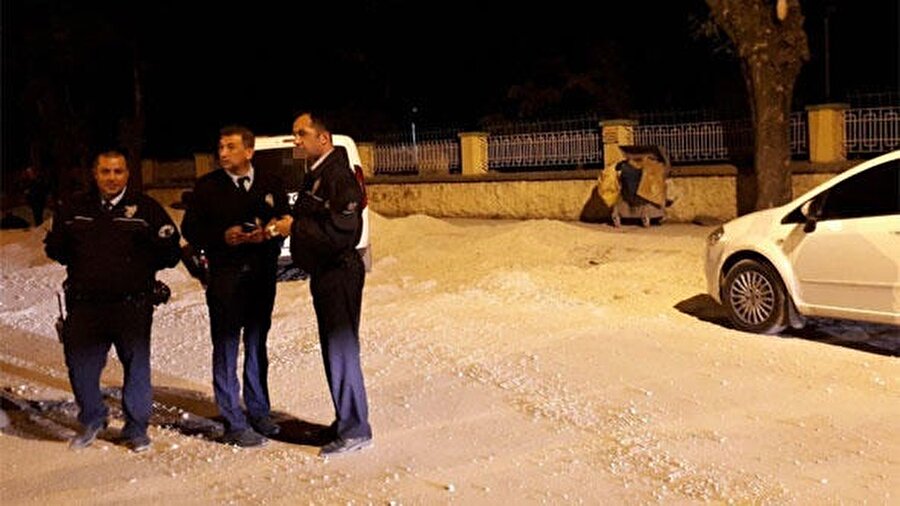 İhbar üzerine olay yerine çok sayıda polis ekibi sevk edildi; ancak bahsedilen kızın izine rastlanmadı.