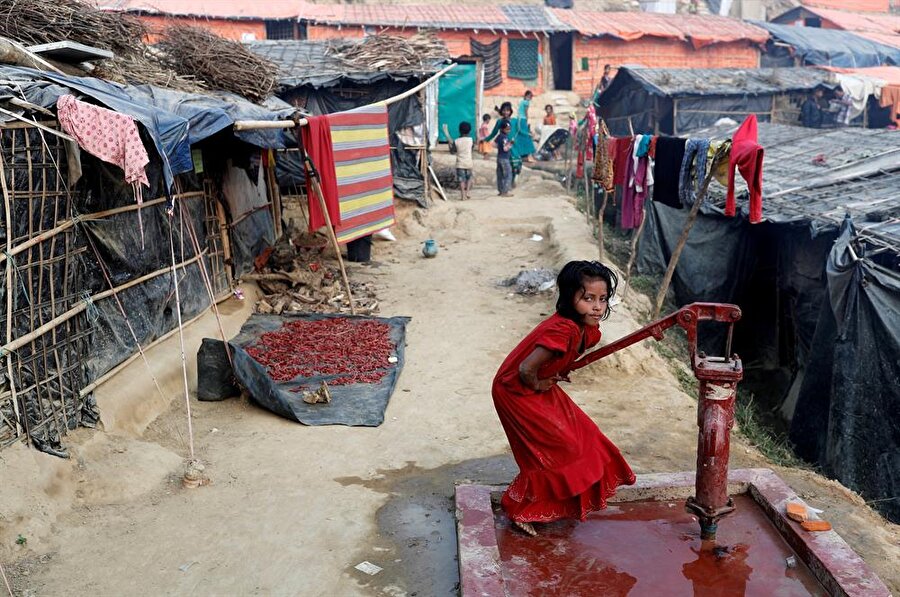 Bangladeş'e sığınan Arakanlı Müslümanların yaşadığı Kutupalong kampı. (Tyrone Siu / Reuters)