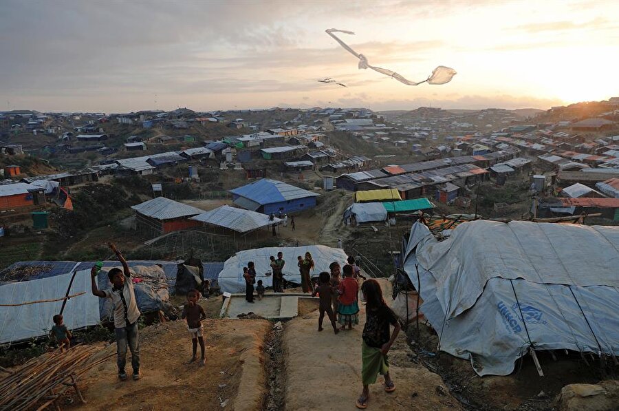 Yüz binlerce Arakanlı Müslüman yaşamlarını mülteci kamplarında sürdürüyor. (Damir Sagolj / Reuters)