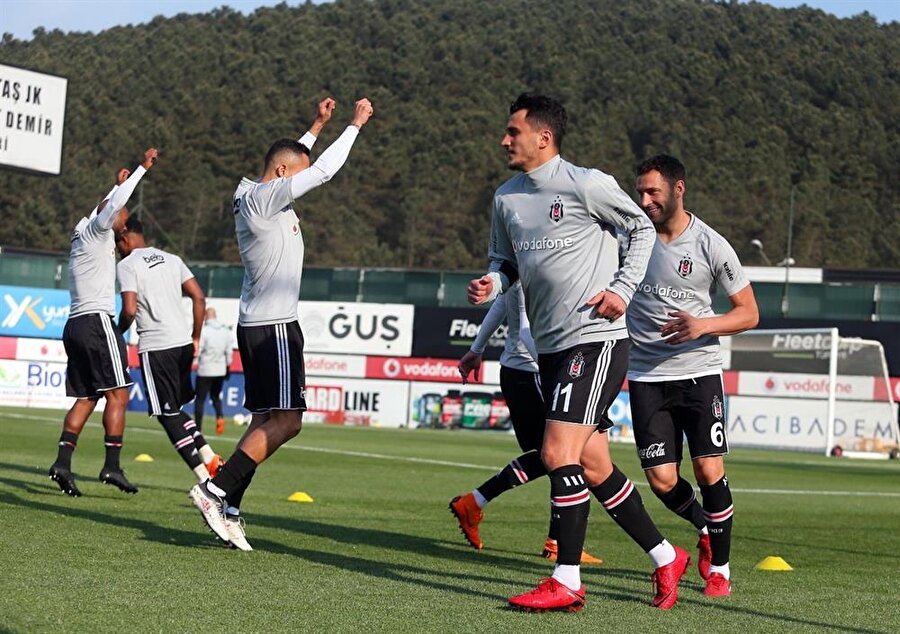 Aynı dakikalarda Beşiktaş da antrenman fotoğrafları paylaştı.