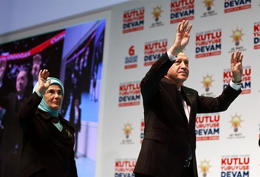 Cumhurbaşkanı Recep Tayyip Erdoğan, AK Parti İstanbul İl Kongresi'nde 'Milli Duruş Manifestosu'nu açıkladı.