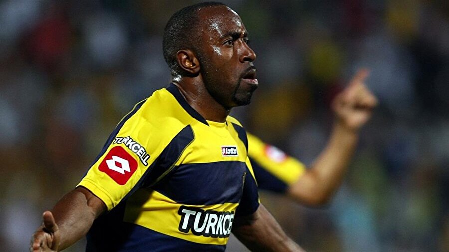 Darius Vassell 2009-2010 sezonunda Ankaragücü ile 25 maça çıkıp 4 gol attı.n