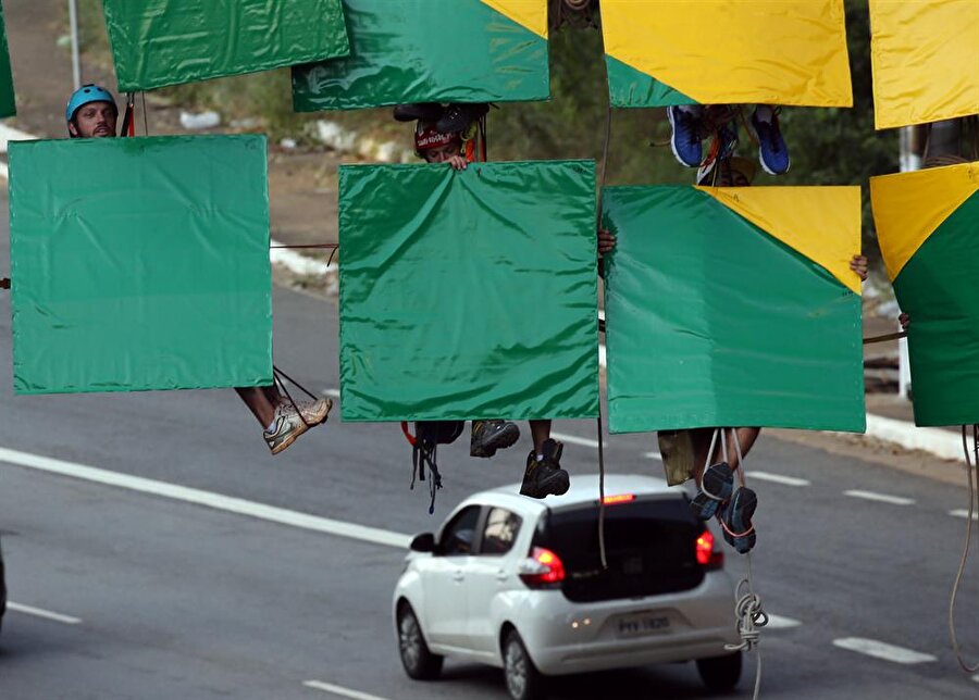 Dağcılar tehlikeli bir işe imza attı. Fotoğraf: Reuters