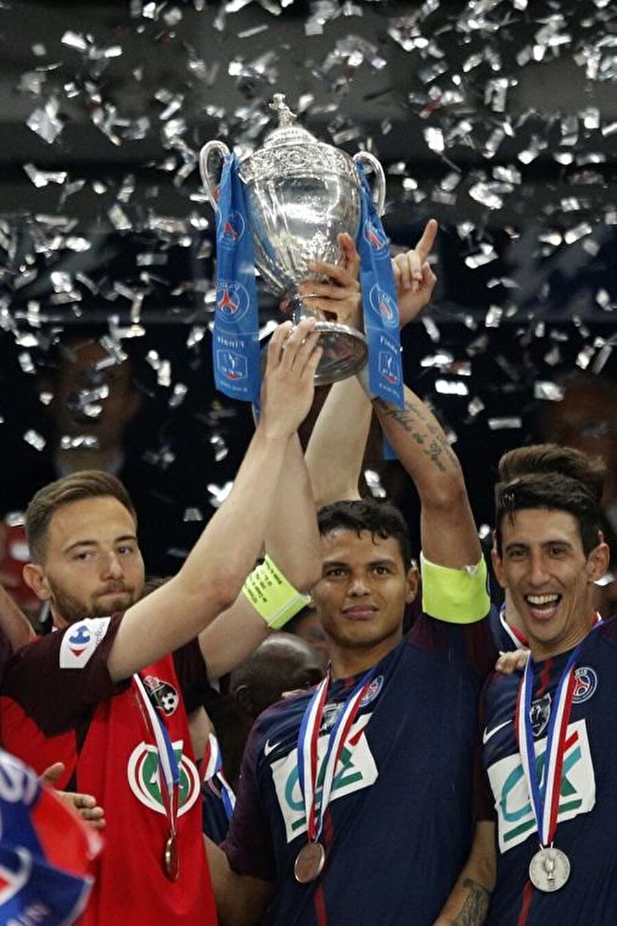 PSG sezonu üç kupayla tamamladı.