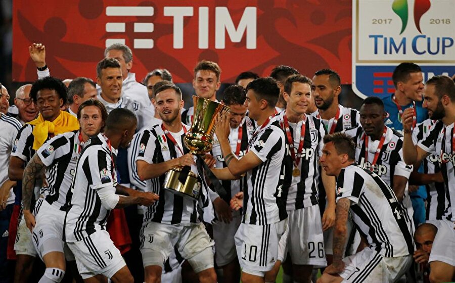 Milan'ı 4-0 mağlup eden Juventus'ta kupa coşkusu görülmeye değerdi.nFotoğraf: Reuters 