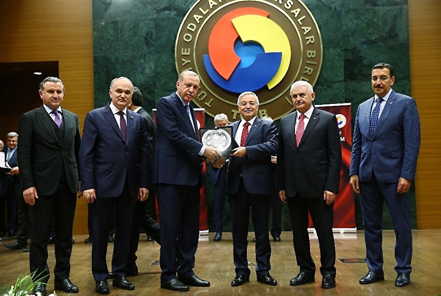 Cumhurbaşkanı Erdoğan, TOBB Hizmet Şeref Belgesi Taktim Töreni’ne katıldı.