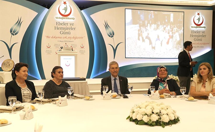 Sağlık Bakanı Ahmet Demircan, Ebeler ve Hemşireler Günü dolayısıyla Ankara'da programa katıldı.