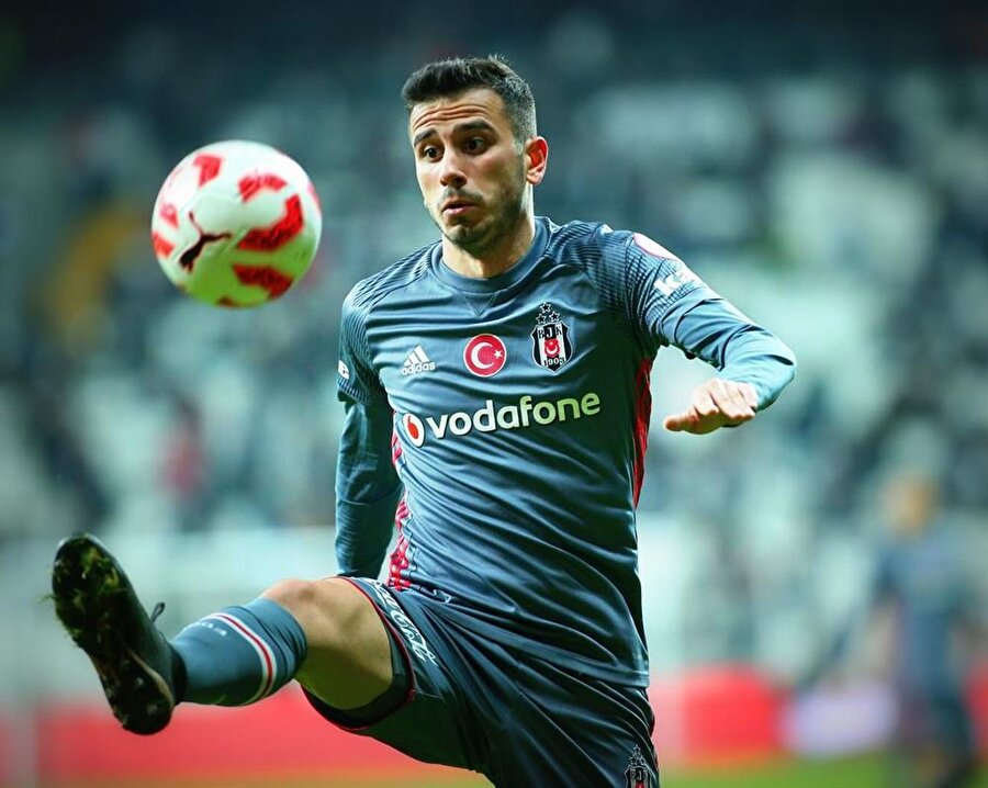 Oğuzhan bu sezon Süper Lig'de Beşiktaş ile 22 maça çıktı ve sahada 1.232 dakika kaldı.