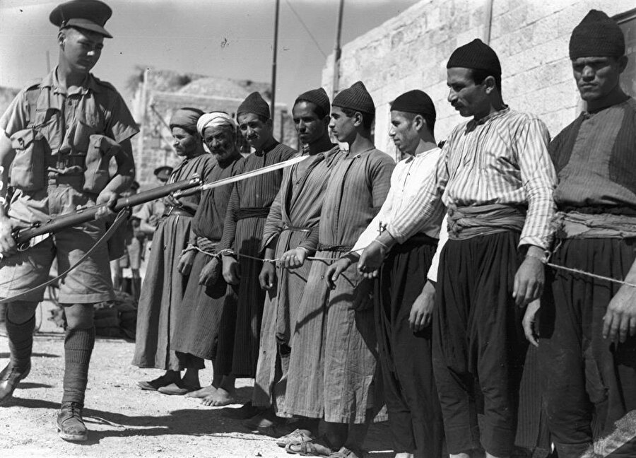 İngiltere'nin Filistin'de yaklaşık 30 yıl süren manda idaresi, Arapların ciddi sıkıntılar çektiği bir dönemdi.