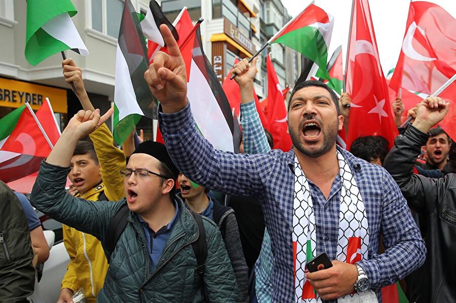 ABD'nin elçiliğini Kudüs'e taşıması, İstanbul'da da protesto gösterileriyle karşılandı. (Hüseyin Aldemir / Reuters)