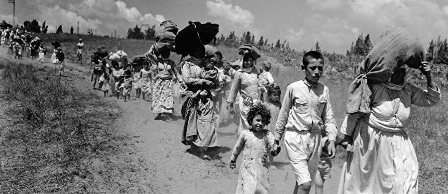 İsrail'in kuruluşunun ilan edilmesiyle birlikte, binlerce Filistinli evlerini, yurtlarını terk etmek zorunda kaldı.