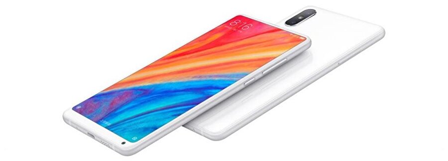 Şirketin yeni tepe seviyesi Xiaomi Mi Mix 2S'in arkasında çift kameraya yer verilmişti. 