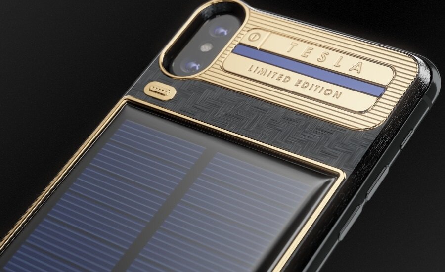 iPhone X için geliştirilen güneş panelli özel kılıf, altın işlemeler de barındırıyor. 