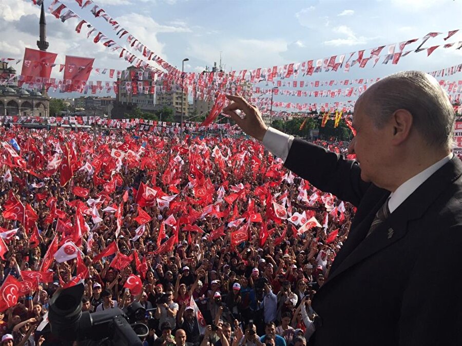  MHP Genel Başkanı Devlet Bahçeli aday listesinde memleketi Osmaniye'den 1'inci sırada yer aldı.