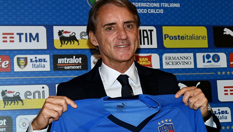 Zenit ile yollarını ayıran Mancini geçtiğimiz günlerde İtalya Milli Takımı ile sözleşme imzaladı. 