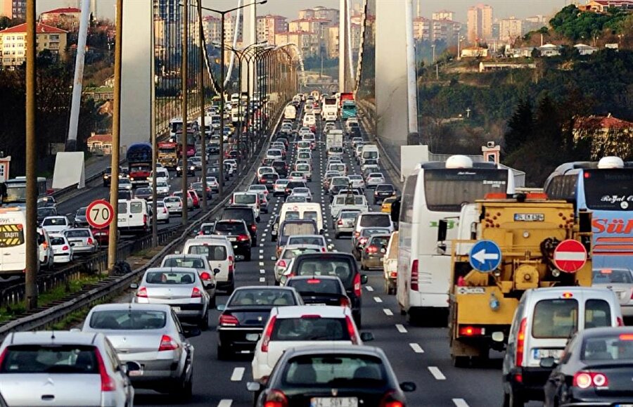 İstanbul, nüfusuna paralel toplam 4 milyon 106 bin 140 taşıtla araç sayısı en fazla il oldu.
