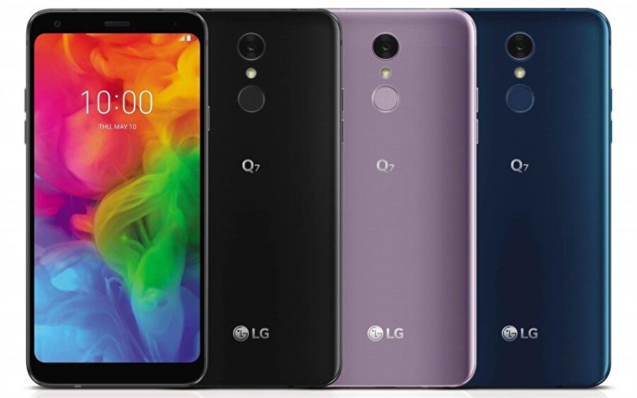 LG'nin orta seviyeye konumlandırdığı Q7 ailesinde parmak izi okuyucu telefonun arkasında flaş ve kameranın altına konumlandırılmış durumda. 