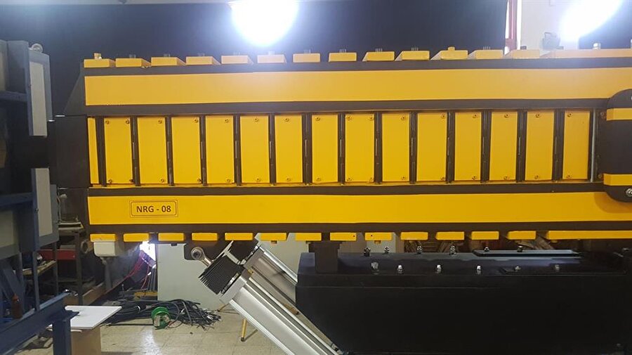 Türk savunma sanayisi de bu ülkelerle eş zamanlı elektromanyetik top sistemi konusunda çalışmalar yürütüyor.