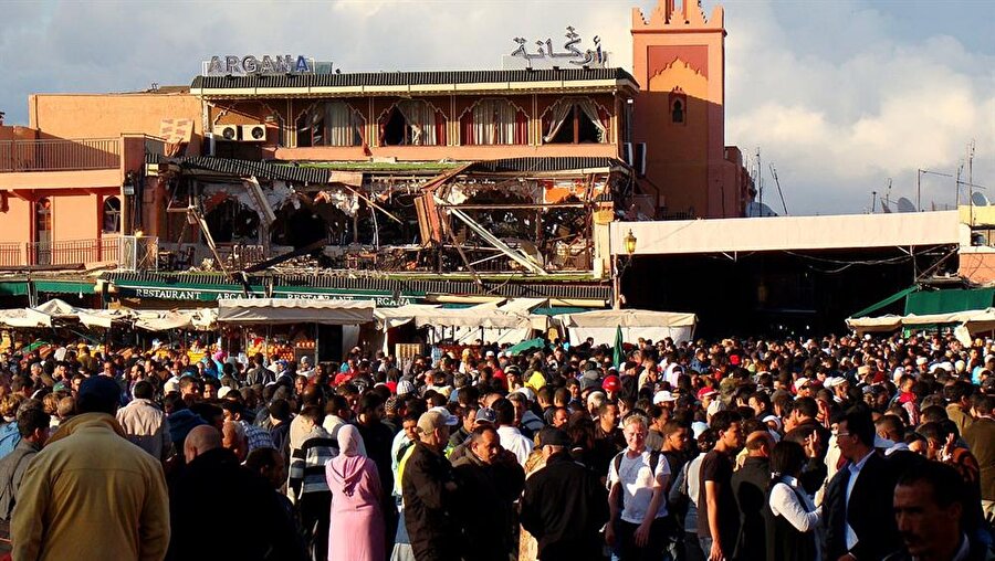 2003 ve 2011'de Kazablanka ve Marakeş'te düzenlenen bombalı saldırılar, Kral Altıncı Muhammed'in ülkedeki dinin pratiklerle ilgili daha sıkı kararlar almasına yol açtı.