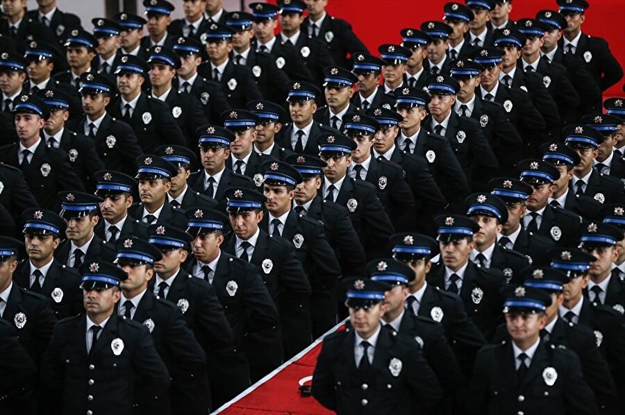 Polis Akademisine 25 bin 500 polis adayı alınacak.
