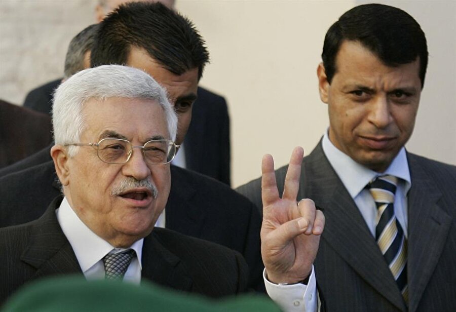 Muhammed Dahlan (Sağda), Abbas sonrası dönemin en önemli adaylarından olarak görülüyor.